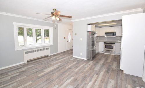 55 Beachwood Dr, Babylon, NY 11702-2425