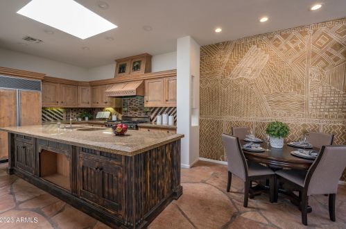 5761 Echo Canyon Cir, Phoenix AZ  85018-1270 exterior