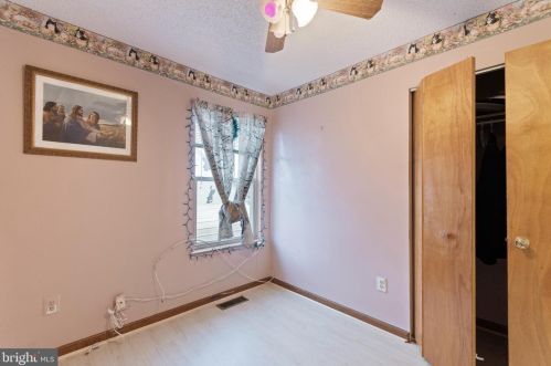 526 Longshore Ave, Philadelphia PA 19111-4424 exterior