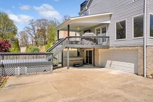 408 Larchmont Ct, Moon Twp PA  15108-9100 exterior