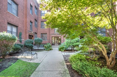 907 Cornelia Ave, Chicago IL 60657-1786 exterior