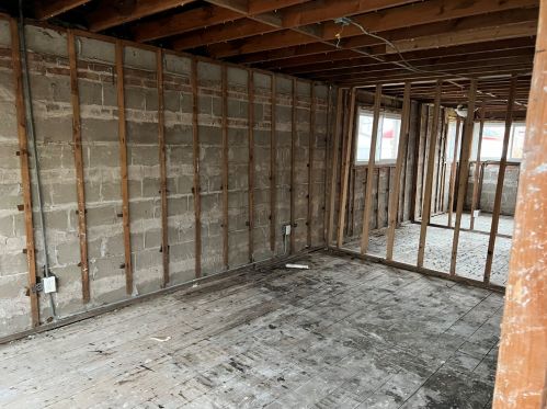 8177 Scottsdale Ave, Chicago, IL 60652-2015