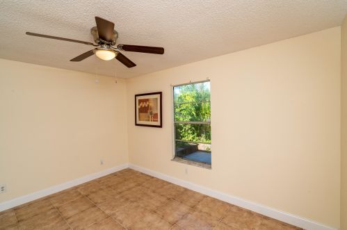 2410 Summit St, Fort Pierce FL  34984-5067 exterior