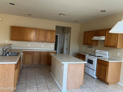 6931 Pearl Dr, Chandler AZ  85249-7213 exterior