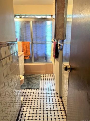 1020 Lydig Ave, Bronx NY 10462-2260 exterior