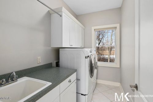 1860 Tall Pne Dr, Grand Rapids MI 49546-7923 exterior