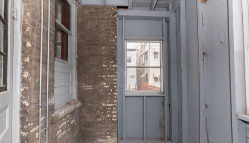 2016 Grace St, Chicago IL  60618-4913 exterior