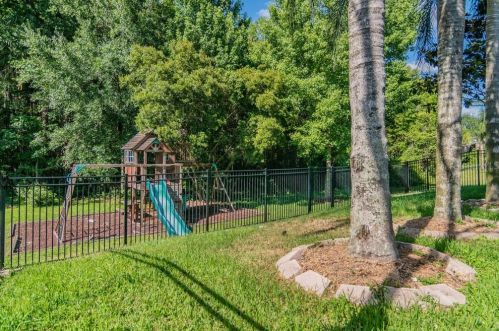 8028 Hampton Lake Dr, Tampa FL  33647-3558 exterior