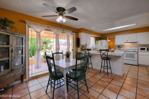 808 Abrego Dr, Green Valley AZ 85614-3641 exterior