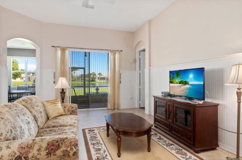 271 Lk Frst Way, Fort Pierce FL 34986-1771 exterior