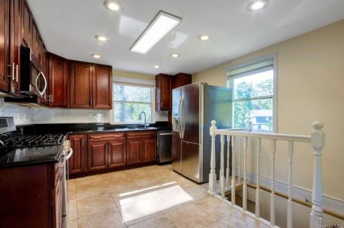 400 Kings Hwy, Valley Cottage NY 10989-1530 exterior