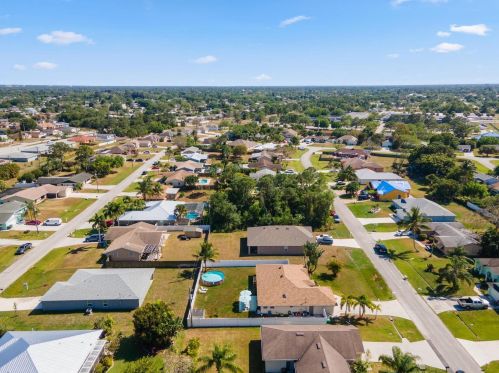 451 Raymond Ln, Fort Pierce FL  34983-1131 exterior