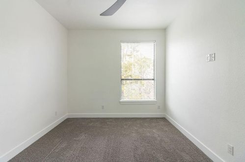 2210 Bonnie View Rd, Dallas TX 75216-7205 exterior