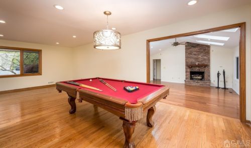 55 Oliver Ave, Edison NJ 08820-3122 exterior