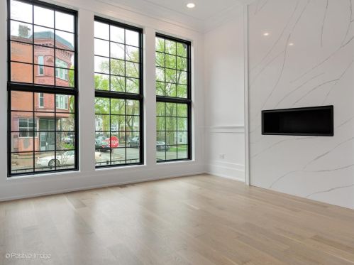 1943 Honore St, Chicago IL  60622-1044 exterior