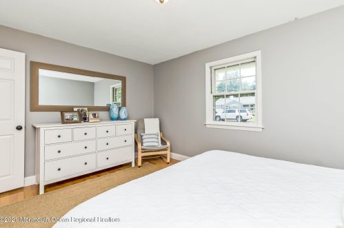 182 Beechwood Dr, Red Bank NJ 07702 exterior