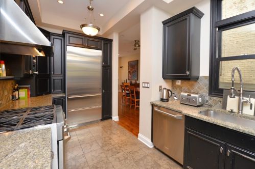 617 Dickens Ave, Chicago IL  60614-4401 exterior