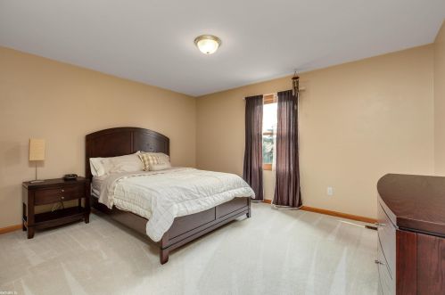 16820 Renee Dr, Macomb Township MI 48042-2324 exterior