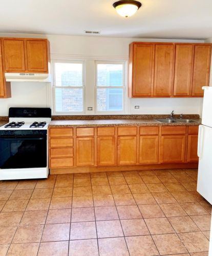 6928 Maplewood Ave, Chicago, IL 60629-1902