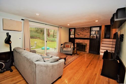 18 Nursery Rd, Huntington Station NY  11747-1029 exterior