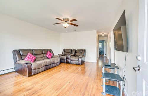 237 Sylvan Dell Ave, Edison NJ  08817-5219 exterior