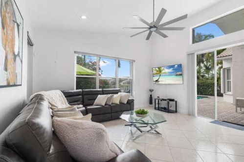 11413 Ohanu Cir, Boynton Beach FL 33437-7034 exterior