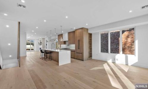 152 Morningside Ln, Palisades Park NJ 07650-1918 exterior