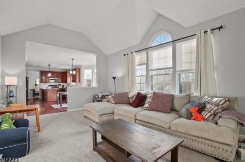 24 Dorset Dr, Hackettstown NJ  07840-5010 exterior