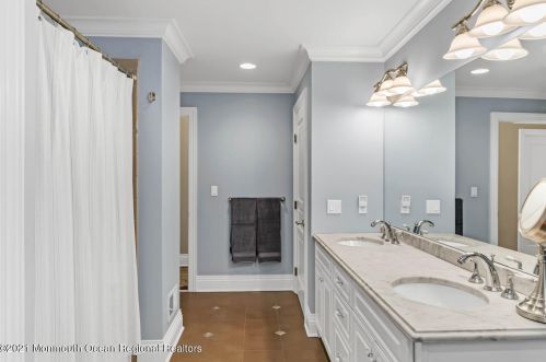 41 Marlpit Pl, Middletown NJ 07748-2028 exterior