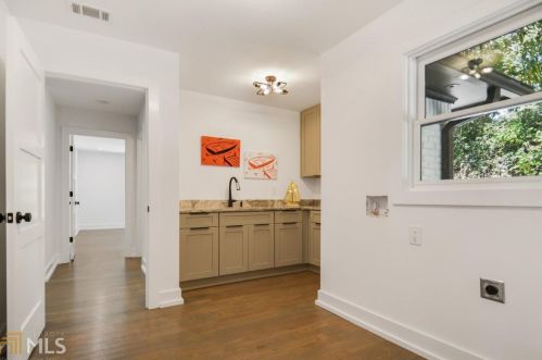 1261 Bernadette Ln, Atlanta GA 30329-3401 exterior