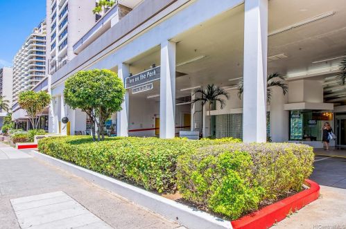1920 Ala Moana Blvd, Honolulu HI  96815-1865 exterior