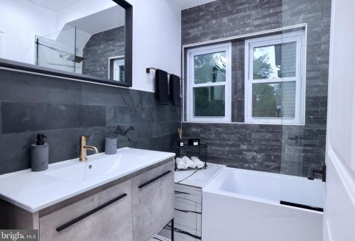 3016 Thayer St, Washington DC  20018-2505 exterior