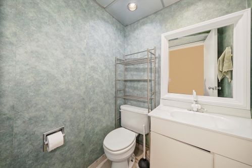 9006 Vine Ave, Bull Valley IL 60097-8243 exterior