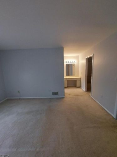 18 Malanga Ct, Scotch Plains NJ  07076-1642 exterior