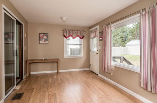 7 Cranbrook Ln, Dover NH 03820-2005 exterior