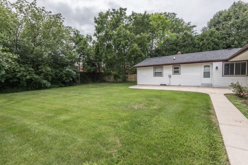 6245 Plaza Cir, Milwaukee WI  53223-2255 exterior