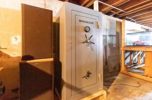 54 Roosevelt Blvd, Enfield CT 06082-2041 exterior