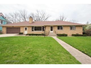 74 Lake St, Volo, IL 60030-1519