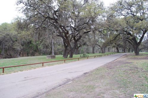 1891 Tanglewood Trl Ct, Spring Branch TX 78070-5237 exterior