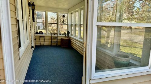 210 Jefferson St, Dewitt, MI 48820-8943