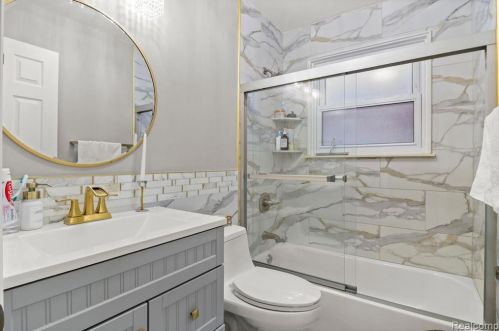 6126 Cambourne Rd, Dearborn Heights MI 48127-3916 exterior