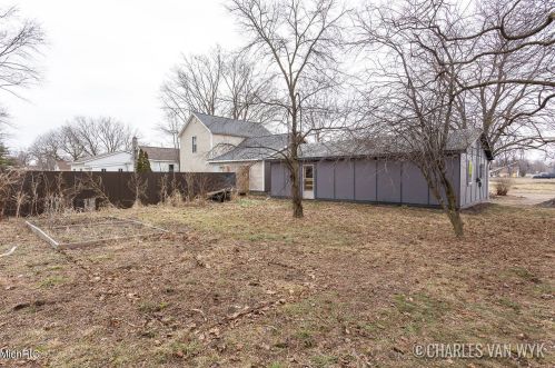 305 Jones St, Grant MI 49327-9143 exterior