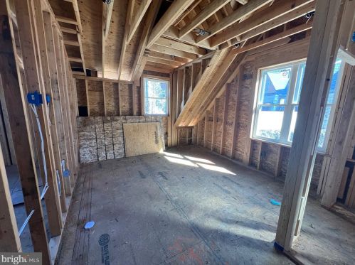 6627 Lincoln Dr, Philadelphia PA exterior