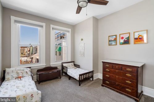 1233 Jackson St, Philadelphia PA 19148-2929 exterior