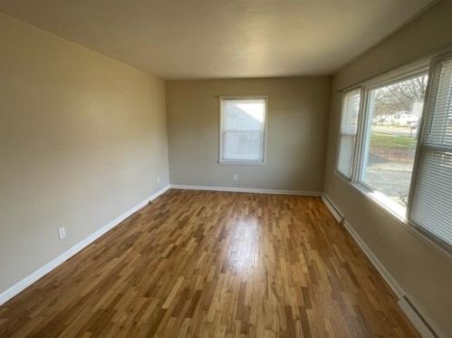 7713 Oakland Dr, Kalamazoo, MI 49024-4929