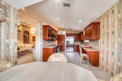 6688 Malta Dr, Boynton Beach FL 33437-7040 exterior