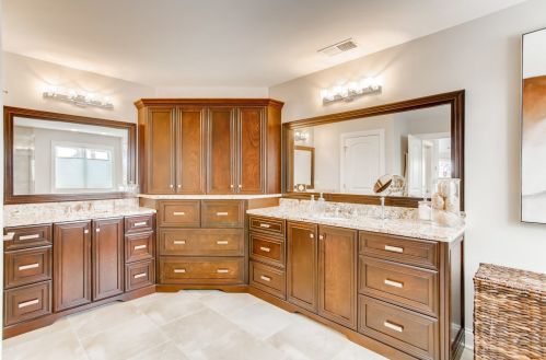 252 Grantley Ave, Elmhurst IL 60126-2237 exterior