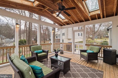 6059 Burnside Landing Dr, Springfield VA  22015-2556 exterior