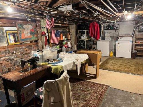 98 Hawkins St, Providence RI 02908-1713 exterior