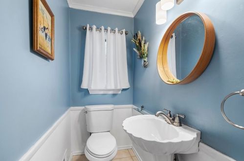 2351 Berkshire Dr, Pittsburgh PA  15241-2445 exterior